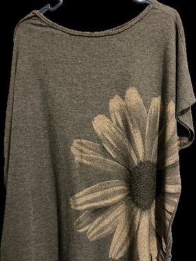 Plus Size Maurice’s Graphic Sunflower Tee
